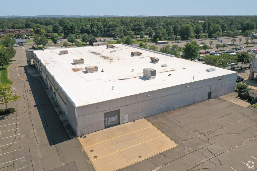 4016 Nesconset Hwy, East Setauket, NY à louer - Photo du bâtiment - Image 2 de 10