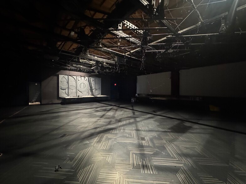 1000 S Olive St, Los Angeles, CA à louer - Photo du bâtiment - Image 2 de 17