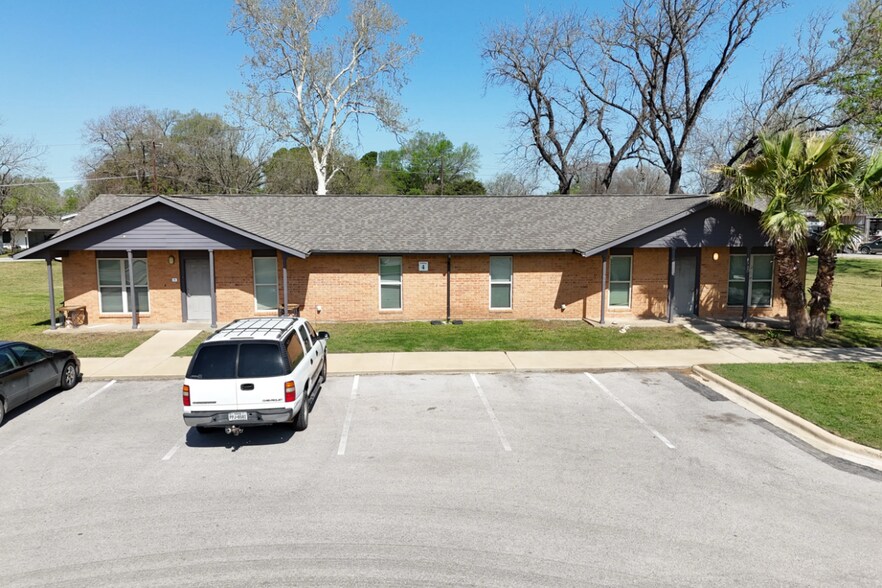 1002 SE Martin Luther King Rd, Smithville, TX à vendre - Photo principale - Image 1 de 7