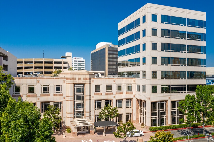 1140 W La Veta Ave, Orange, CA for lease - Primary Photo - Image 1 of 11