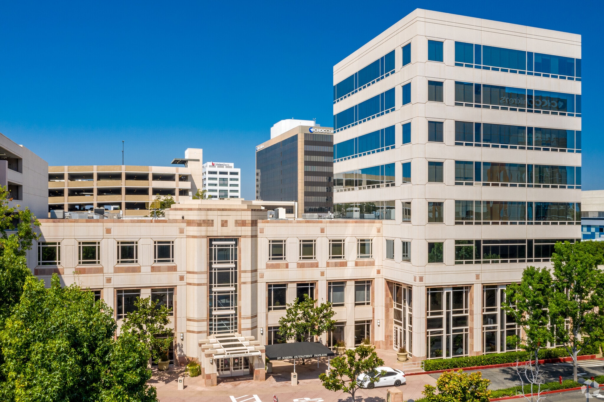 1140 W La Veta Ave, Orange, CA for lease Primary Photo- Image 1 of 12