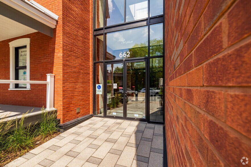 662 Av Victoria, St-Lambert, QC à louer - Photo du bâtiment - Image 3 de 8