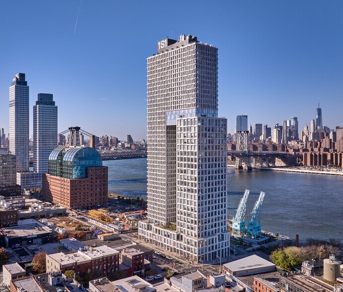 10 Grand St, Brooklyn, NY à louer - Photo du bâtiment - Image 1 de 16