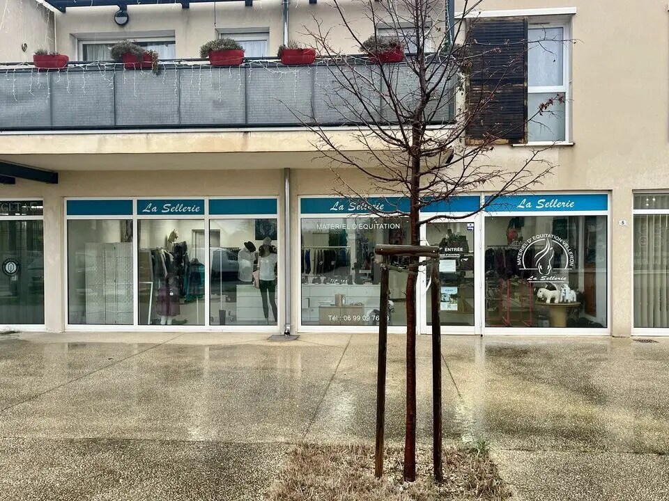 Retail in Velleron for lease Building Photo- Image 1 of 5