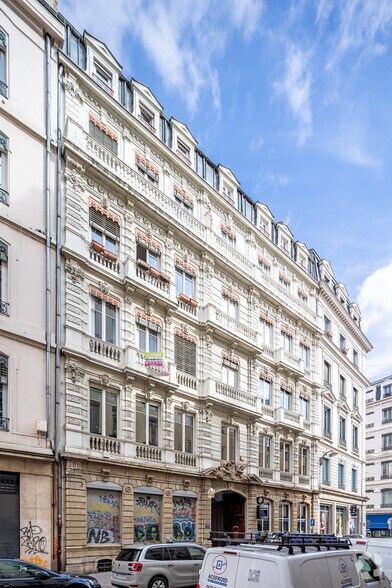 Office/Retail in Lyon for lease - Building Photo - Image 2 of 4
