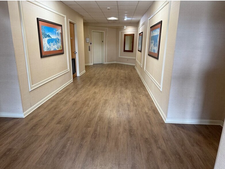2459 S Congress Ave, West Palm Beach, FL à louer - Photo du bâtiment - Image 2 de 2