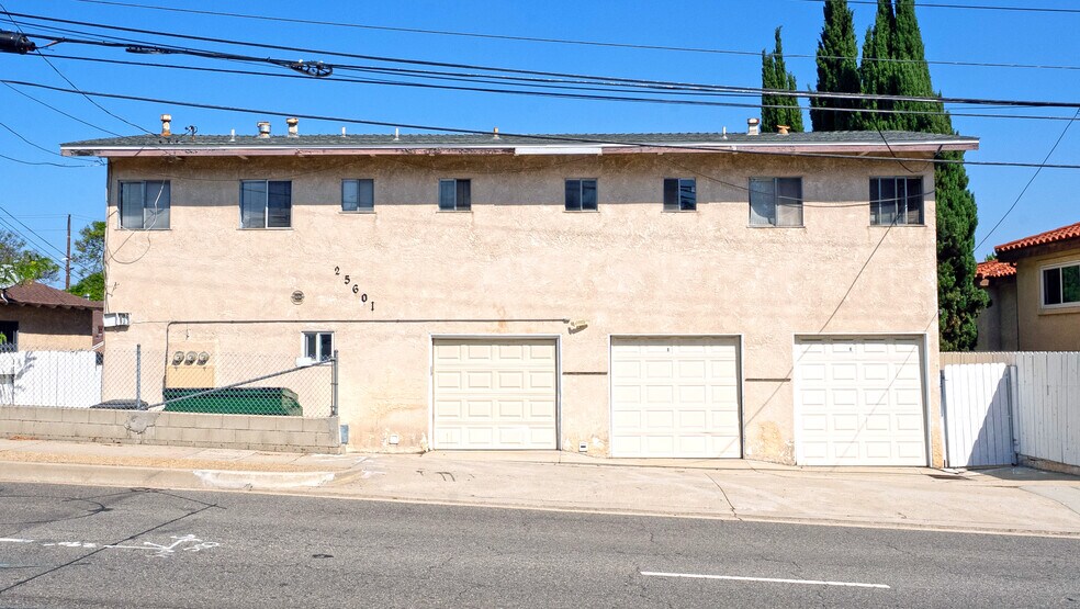 25602 January Dr, Torrance, CA à vendre - Photo du bâtiment - Image 3 de 16