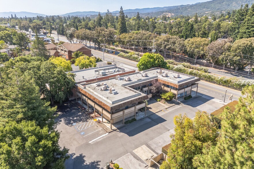 881 Fremont Ave, Los Altos, CA à louer - Photo du bâtiment - Image 3 de 6