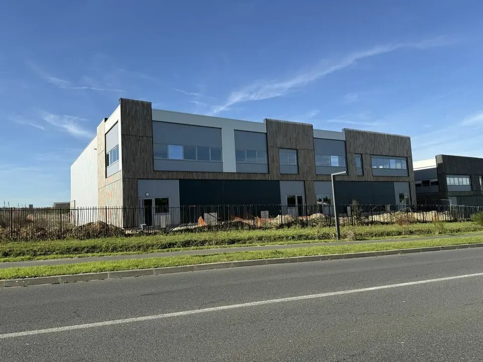 Flex in Louvres for lease Building Photo- Image 1 of 13