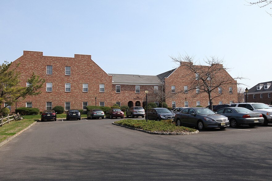 179 Avenue at the Cmn, Shrewsbury, NJ à louer - Photo du bâtiment - Image 1 de 1