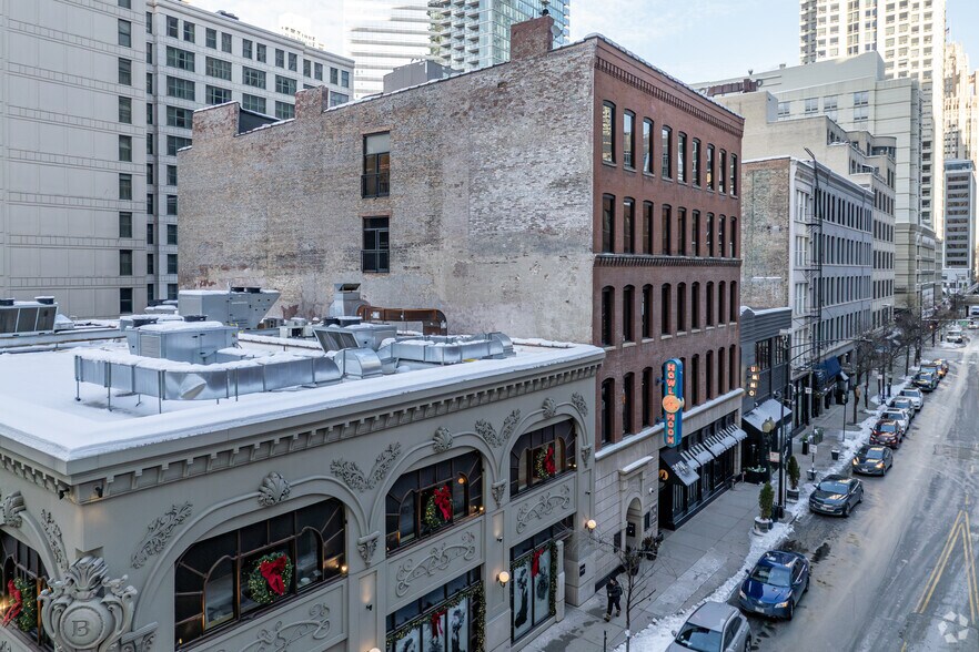 26-30 W Hubbard St, Chicago, IL à louer - Photo du bâtiment - Image 2 de 5