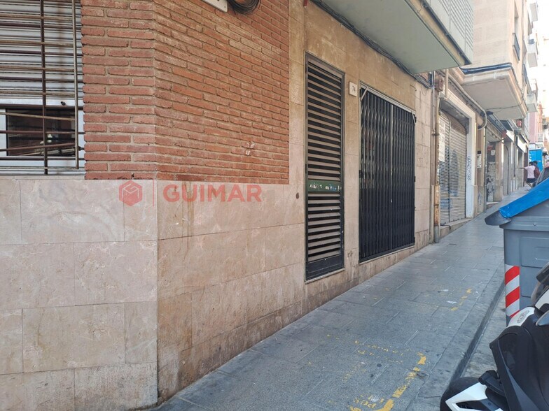 Immeuble residentiel dans L'Hospitalet de Llobregat, Barcelona à vendre - Photo du bâtiment - Image 2 de 3
