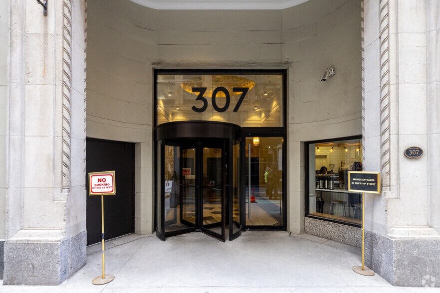 307 W 38th St, New York, NY à louer - Photo du bâtiment - Image 2 de 22