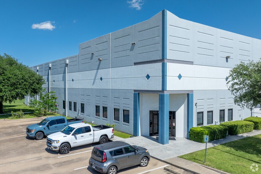 9725 Kirkton Dr, Houston, TX à louer - Photo du bâtiment - Image 2 de 5