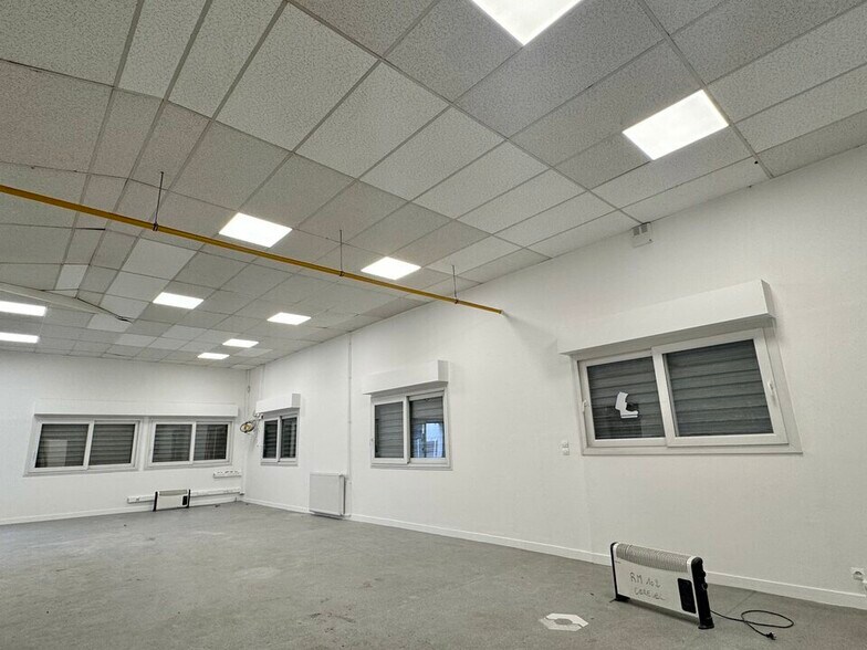 Flex in Le Havre for lease - Interior Photo - Image 3 of 5