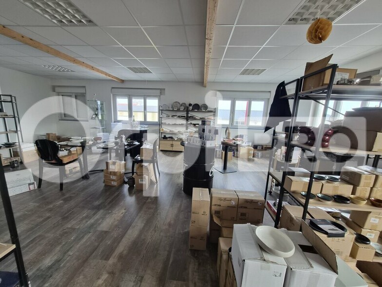 Office in Champfleury for lease - Interior Photo - Image 2 of 4