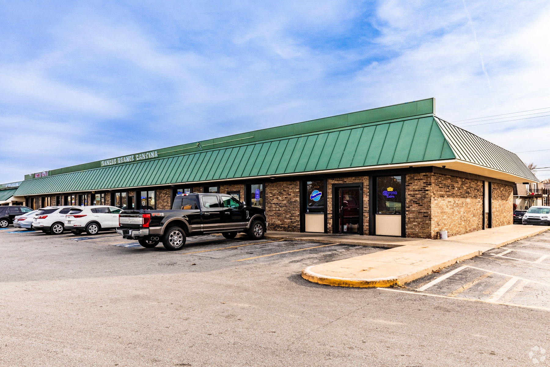 10901-10925 NW 64th St, Parkville, MO for lease Building Photo- Image 1 of 6