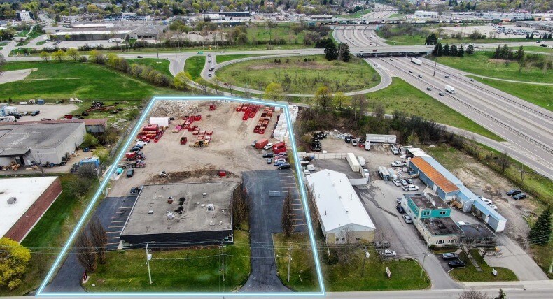 1099 Guelph St, Kitchener, ON à vendre - Photo du bâtiment - Image 2 de 14