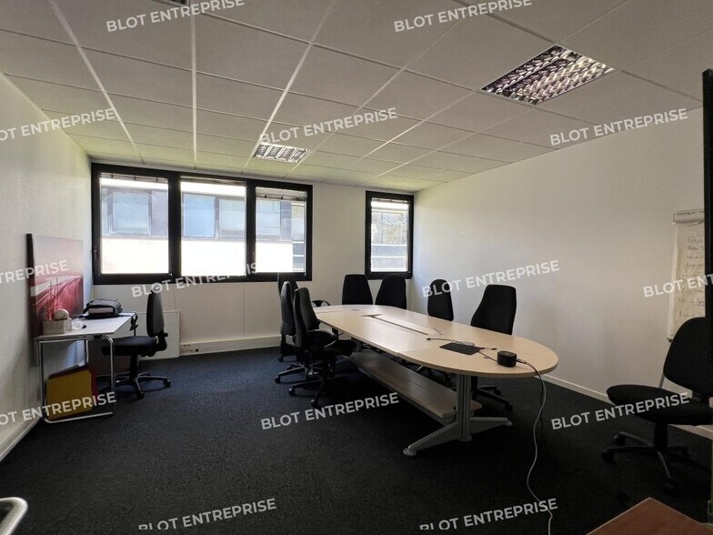 Office in Rennes for lease - Interior Photo - Image 2 of 10