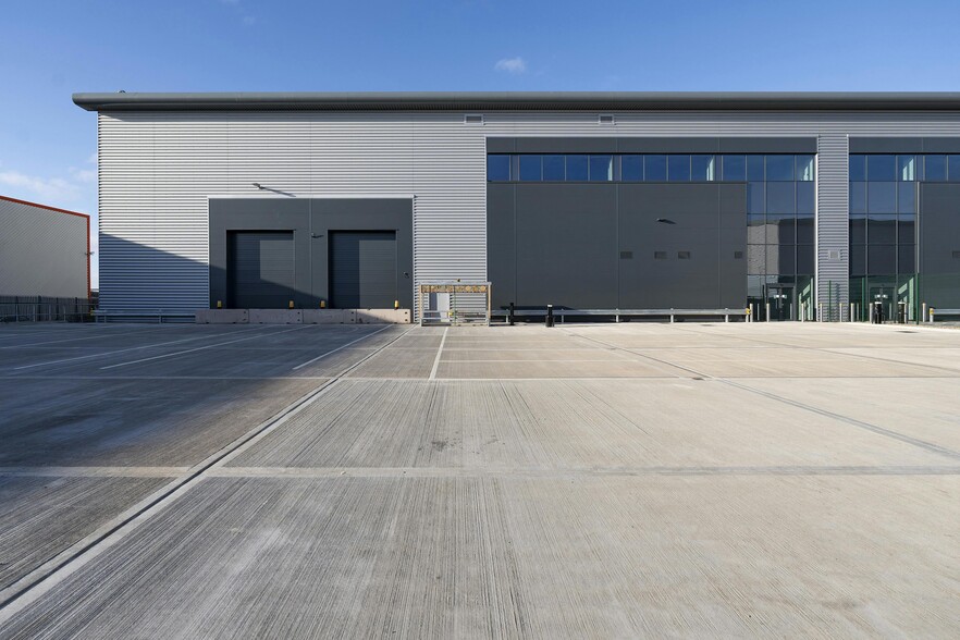 2 Beatty Rd, Waltham Cross for lease - Building Photo - Image 2 of 24