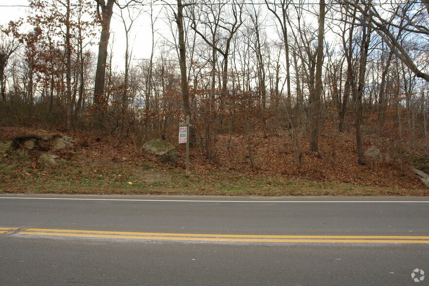 251 N Main St, Branford, CT à vendre - Photo du bâtiment - Image 2 de 10