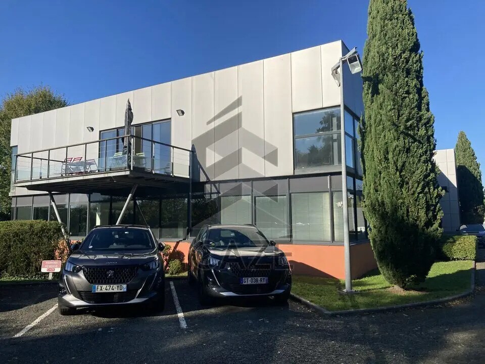 Office in Floirac for lease Building Photo- Image 1 of 9