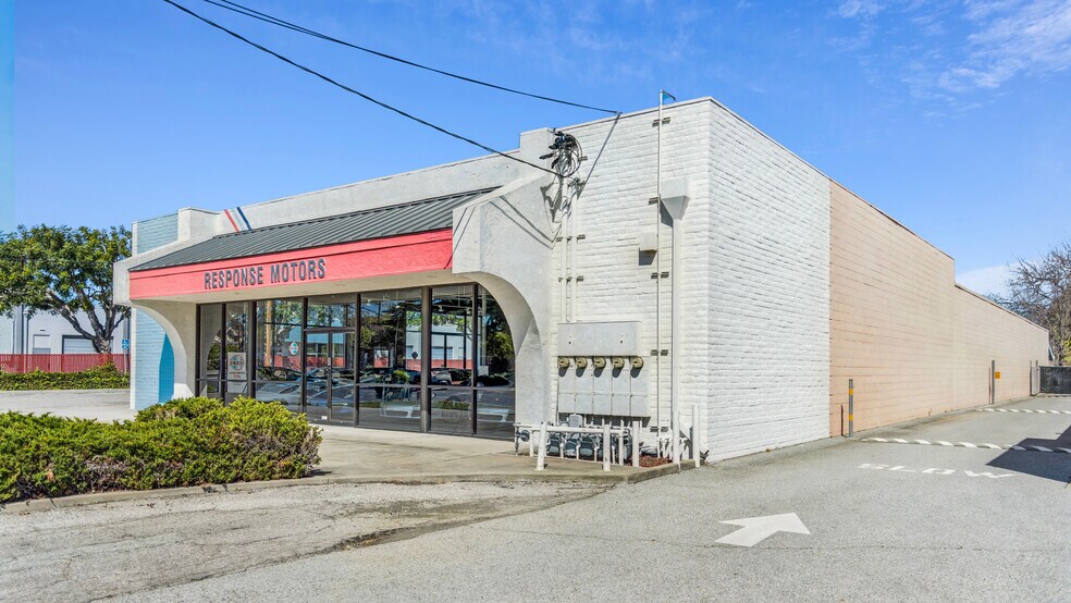 2490 Old Middlefield Way, Mountain View, CA à vendre - Photo du bâtiment - Image 3 de 6