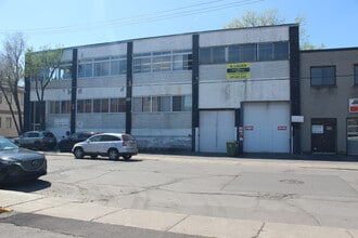 255 Av Dunbar, Mont-Royal, QC for lease Building Photo- Image 1 of 1