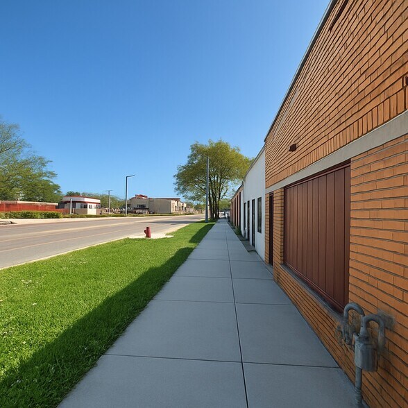 17156 E Warren Ave, Detroit, MI à vendre - Photo du bâtiment - Image 3 de 9