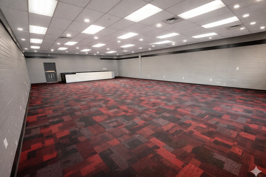 875 US-321, Lenoir City, TN à louer - Photo du bâtiment - Image 2 de 7