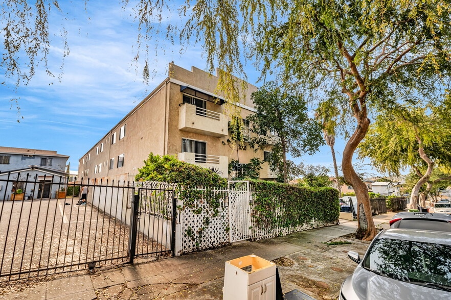 3350 Drew St, Los Angeles, CA à vendre - Photo du bâtiment - Image 2 de 13