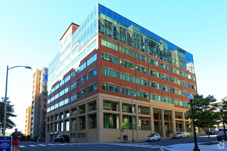 2000 14th St N, Arlington, VA à louer - Photo du bâtiment - Image 2 de 15