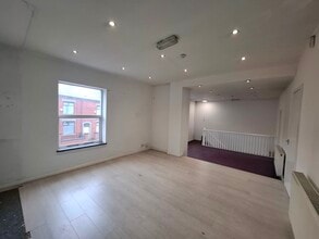 388-390 Ashton Rd, Oldham for lease Interior Photo- Image 2 of 2