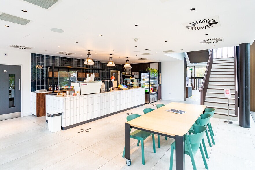 2 Fitzalan Rd, Cardiff à louer - Photo intérieure - Image 2 de 28