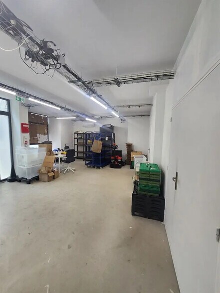Retail in Paris for lease - Interior Photo - Image 3 of 10