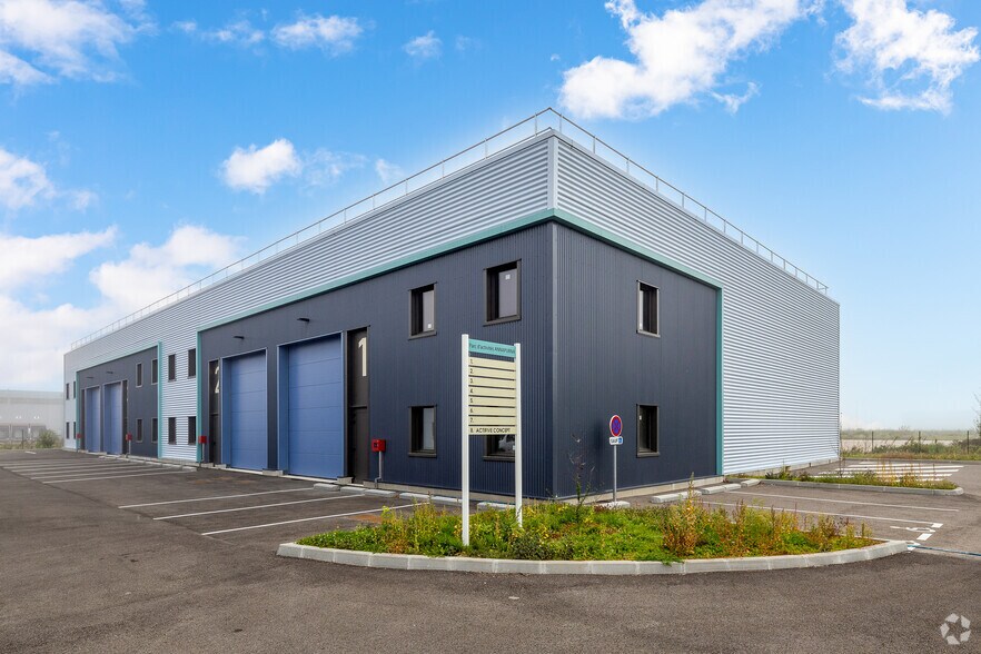 Flex in Saint-Vulbas for lease - Primary Photo - Image 1 of 16