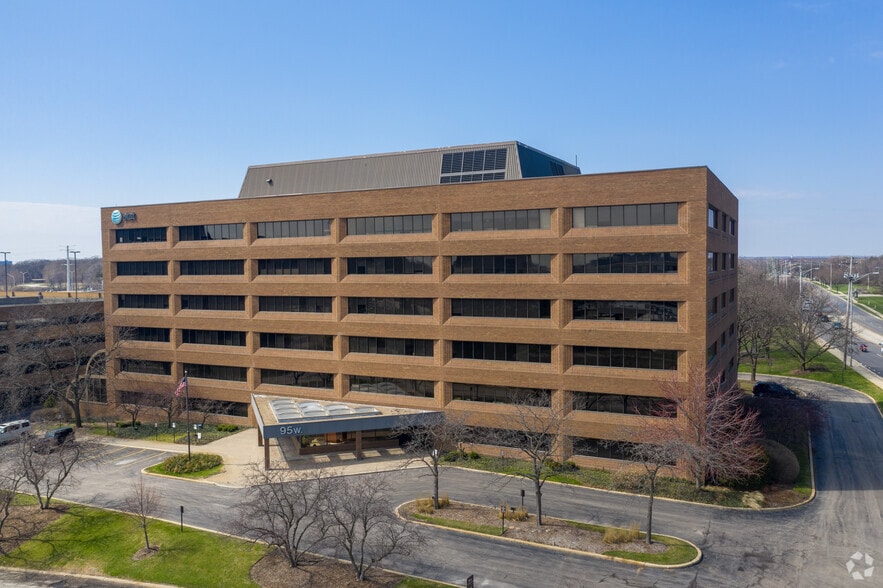 95 W Algonquin Rd, Arlington Heights, IL à louer - Photo du bâtiment - Image 3 de 4