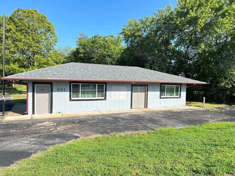 681 Ash Flat Dr, Ash Flat, AR à vendre - Photo du bâtiment - Image 2 de 42