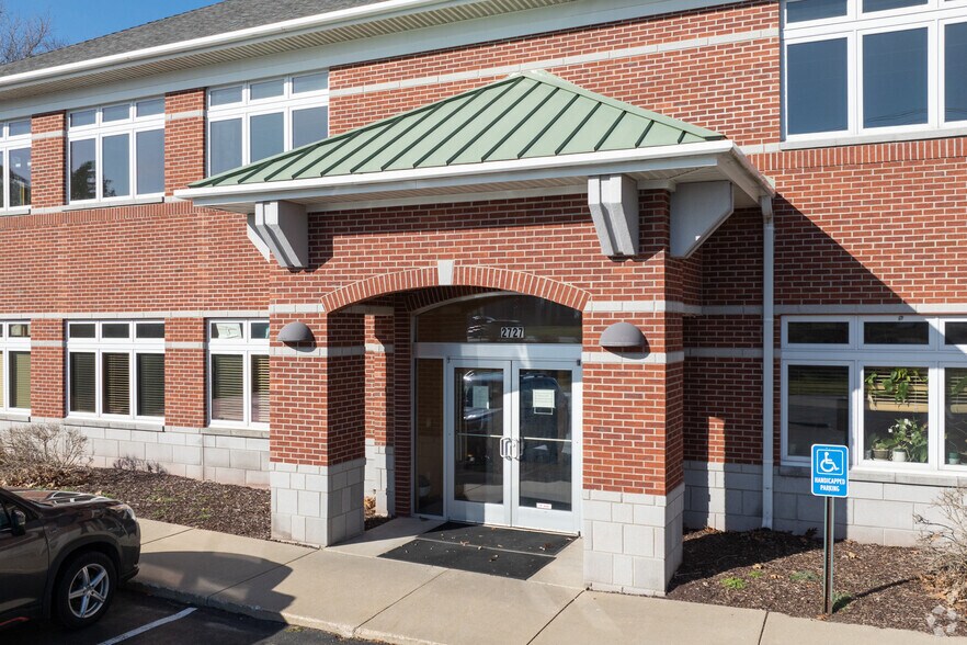 2727 E Beltline Ave NE, Grand Rapids, MI à louer - Photo du bâtiment - Image 2 de 5