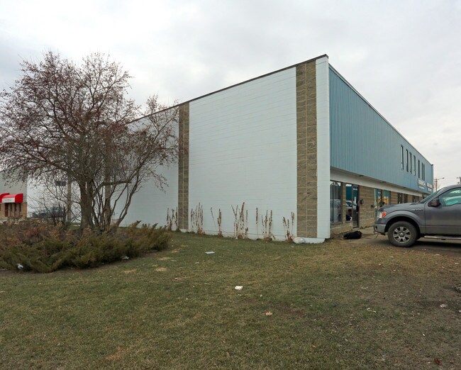 Plus de détails pour 12726-12832 141st St NW, Edmonton, AB - Flex à vendre