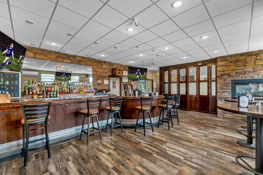 10507 Main St, North Collins, NY à vendre - Photo intérieure - Image 3 de 12