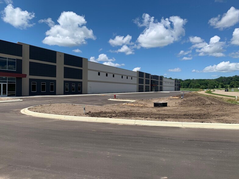 3405 Casey St, River Falls, WI à louer - Photo du bâtiment - Image 2 de 4