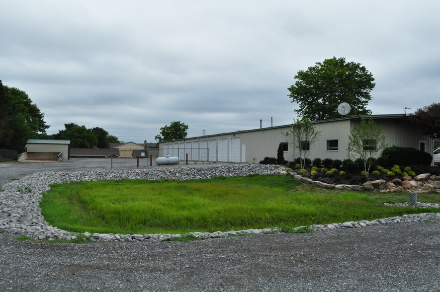 2333 W Emory Rd, Powell, TN for sale - Building Photo - Image 2 of 33