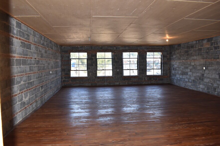 105 1st Ave S, Conover, NC for lease - Interior Photo - Image 3 of 3