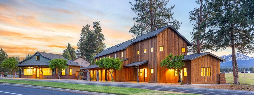 771-781 W Hood Ave, Sisters, OR à louer - Photo du bâtiment - Image 1 de 10