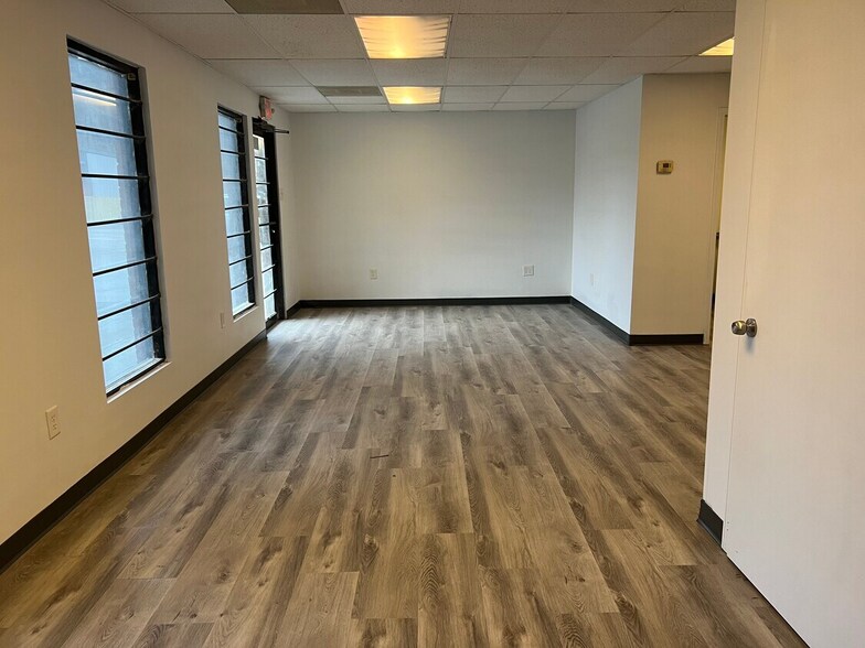 756-758 Veterans Pky, Jonesboro, GA à louer - Photo du bâtiment - Image 2 de 7