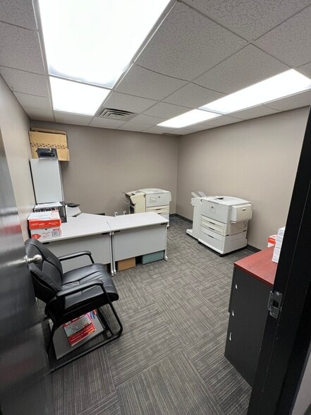 5977 Hazeldean Rd, Ottawa, ON for lease - Building Photo - Image 3 of 10