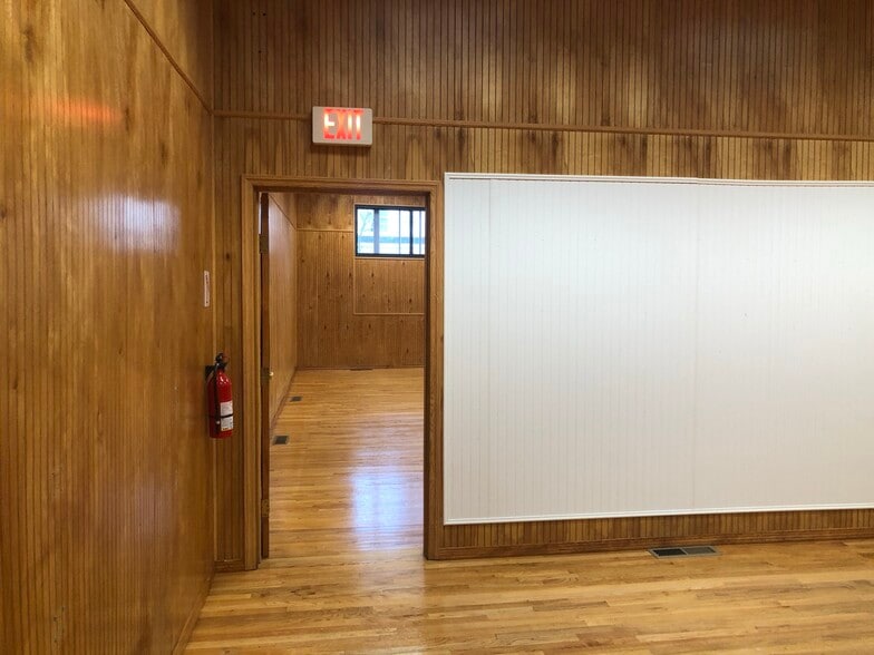 574 Campbell Ave, West Haven, CT for sale - Interior Photo - Image 2 of 6