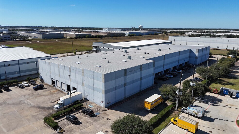 12010 Dairy Ashford, Sugar Land, TX à louer - Photo du bâtiment - Image 2 de 11