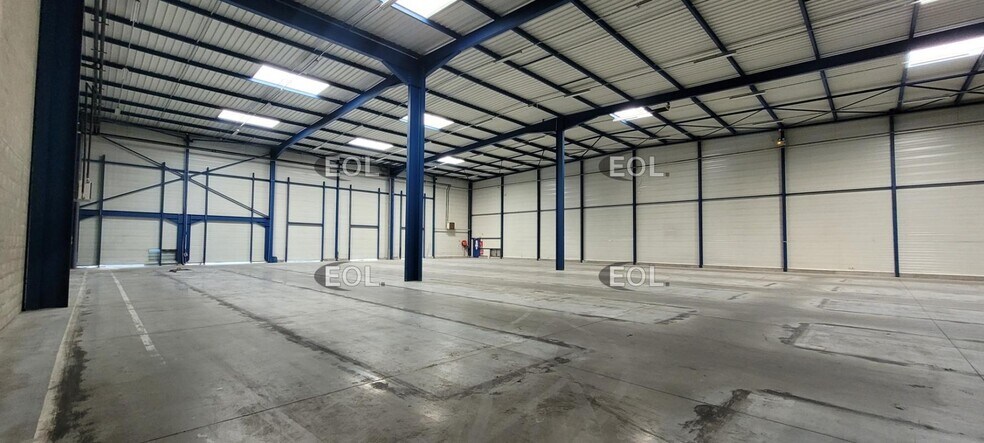 Industrial in Miribel for lease - Interior Photo - Image 3 of 6